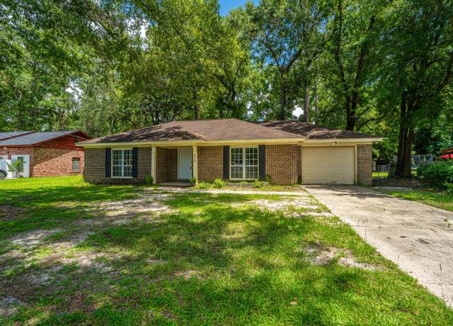 Property at 610 Old Golf Rd, Summerville, SC 29483, 3 beds, 1.5 baths