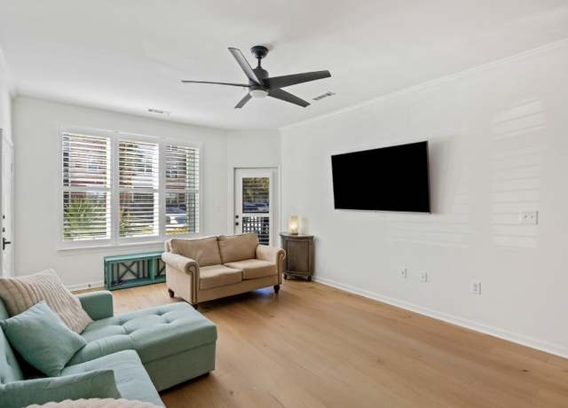 Property at 200 Bucksley Ln #105, Charleston, SC 29492, 1 bed, 1 bath