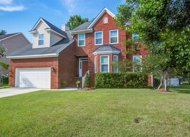 Property at 110 Revolution Dr, Mount Pleasant, SC 29464, 4 beds, 2.5 baths