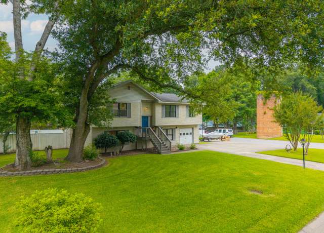 Property at 518 Woodward Blvd, Summerville, SC 29483, 4 beds, 3 baths