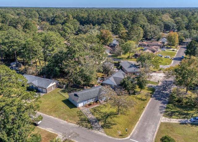 Property at 115 Three Wood Ln, Summerville, SC 29483, 3 beds, 2 baths