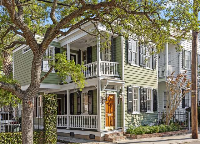 Property at 34 Pinckney St, Charleston, SC 29401, 2 beds, 2.5 baths