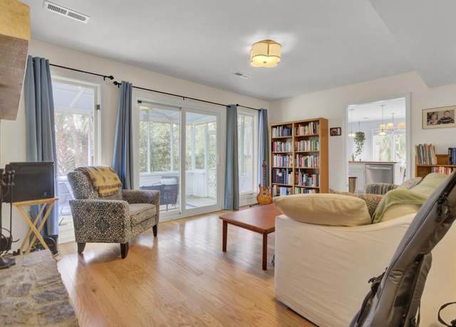 Property at 1137 Windsome Pl, Mount Pleasant, SC 29464, 4 beds, 2.5 baths