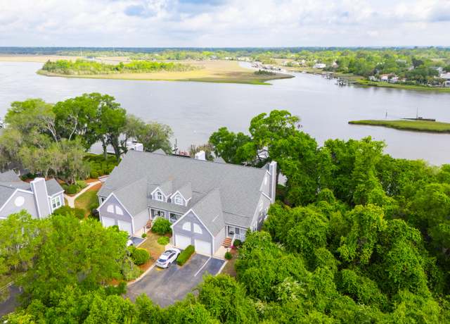 Property at 112 Waterfront Plantation Dr, Charleston, SC 29412, 3 beds, 3.5 baths