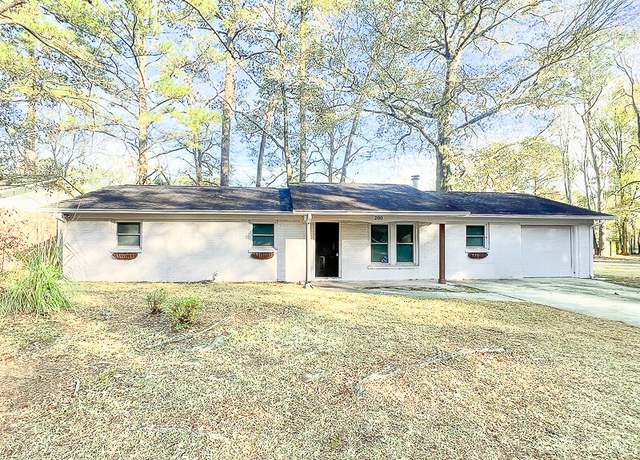 Property at 200 Elliott Dr, Ladson, SC 29456, 3 beds, 2 baths