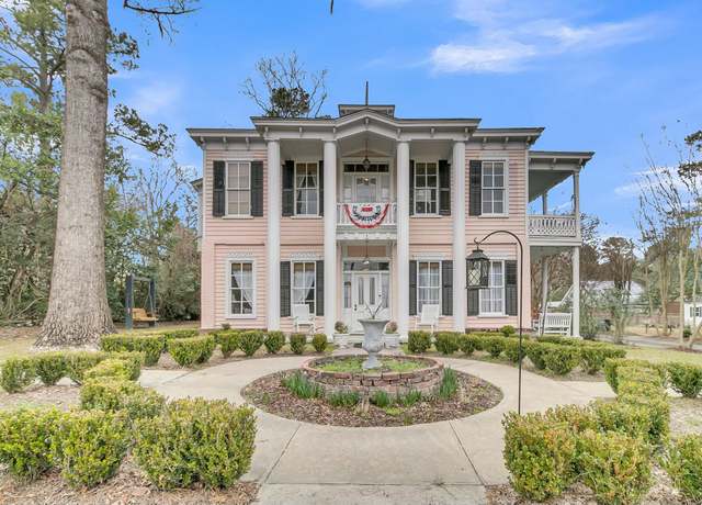 Property at 301 E Richardson Ave, Summerville, SC 29483, 6 beds, 5 baths