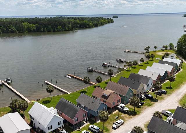 Property at 1049 Island Ct, Summerton, SC 29148, 3 beds, 3.5 baths