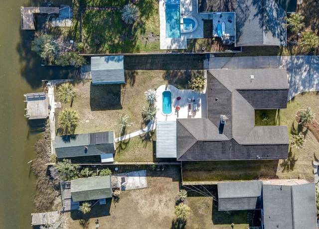 Property at 1886 Capri Dr, Charleston, SC 29407, 4 beds, 3 baths