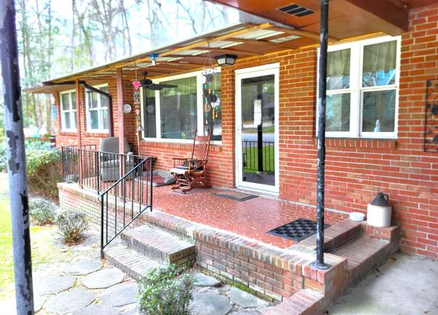 Property at 2 Mood Dr, Summerton, SC 29148, 2 beds, 2.5 baths