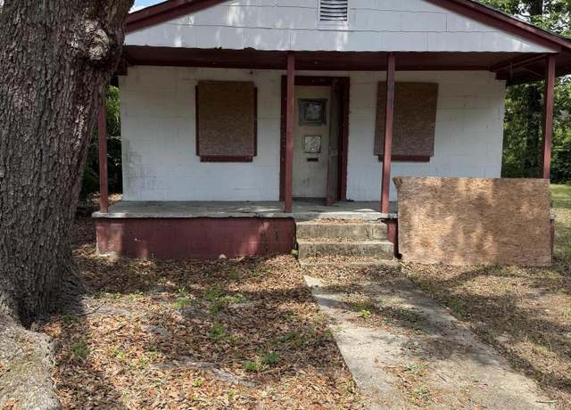 Property at 204 Lewis St, Walterboro, SC 29488, 2 beds, 1 bath