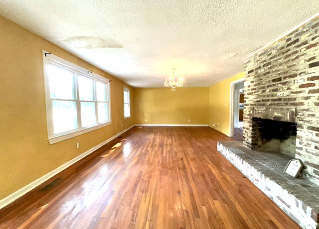 Property at 1871 Grimball Rd, Charleston, SC 29412, 3 beds, 1 bath