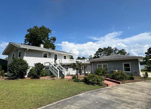 Property at 1129 Levi St, Manning, SC 29102, 4 beds, 4 baths