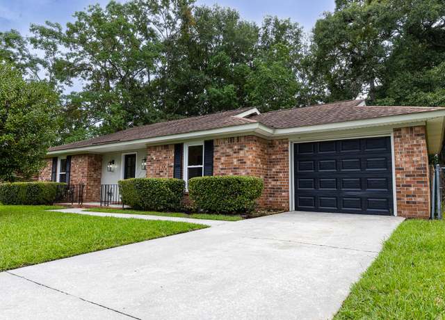 Property at 1207 Hampton Dr, Summerville, SC 29486, 3 beds, 2 baths