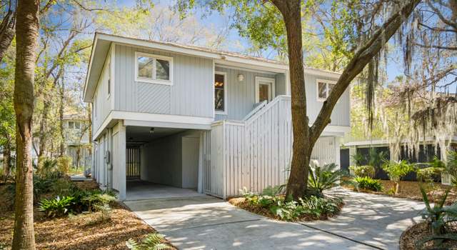 Photo of 32 Twin Oaks Ln, Isle Of Palms, SC 29451
