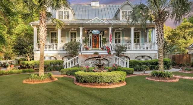 Photo of 705 S Magnolia St, Summerville, SC 29483
