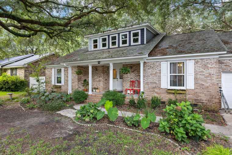Photo of 957 Sea Gull Dr Mount Pleasant, SC 29464