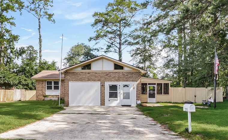 Photo of 215 Warington St Summerville, SC 29483