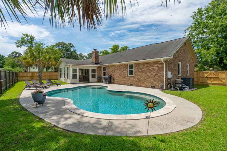 Photo of 2942 Foxhall Rd Charleston, SC 29414