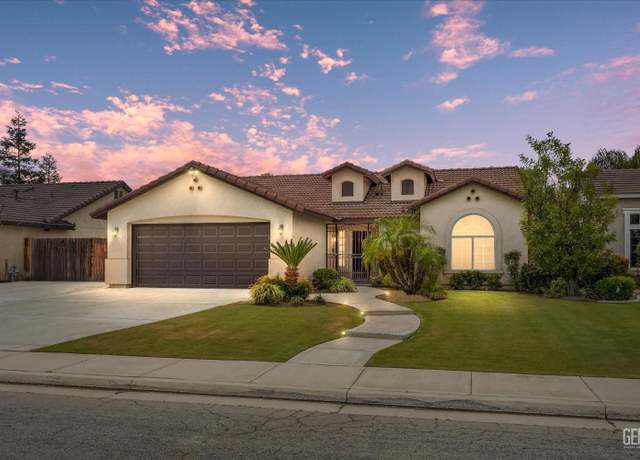 Property at 301 W Lido Isle Way, Bakersfield, CA 93314, 3 beds, 2 baths