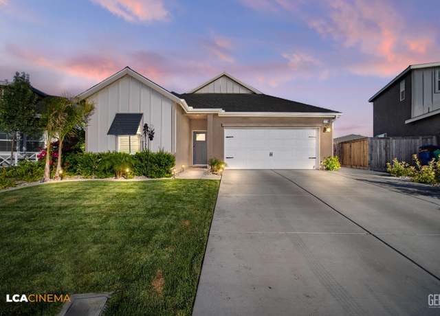 Property at 9733 Greenwood Glen Ln, Shafter, CA 93263, 3 beds, 2 baths