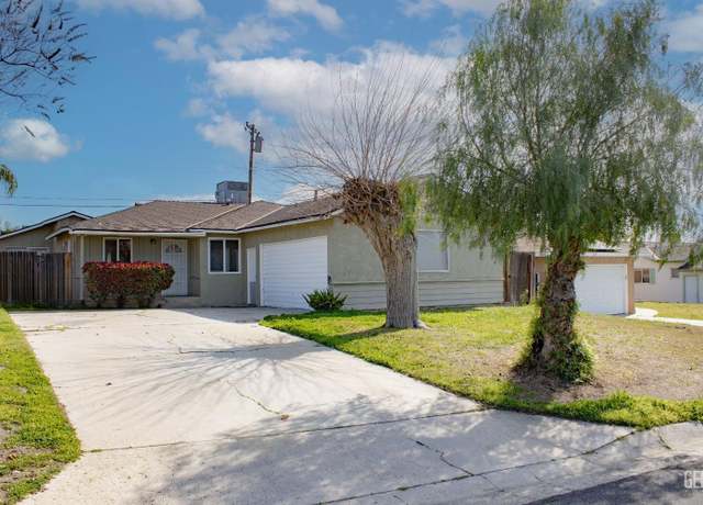 Property at 2309 Edgewood St, Bakersfield, CA 93306, 3 beds, 1.75 baths