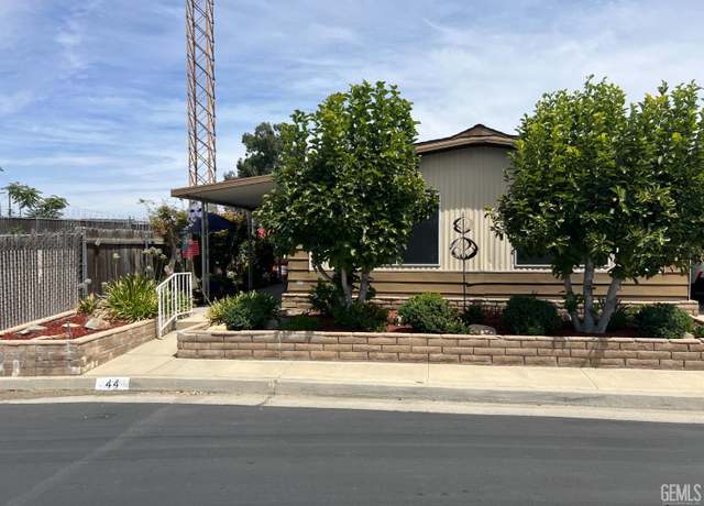 Property at 400 E Roberts Ln #44, Bakersfield, CA 93308, 2 beds, 2 baths