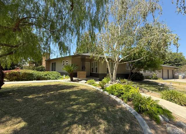 Property at 1636 Country Club Dr, Bakersfield, CA 93306, 3 beds, 2 baths