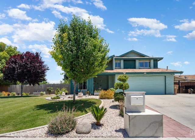 Property at 5912 Gwendolyn St, Bakersfield, CA 93304, 3 beds, 2 baths