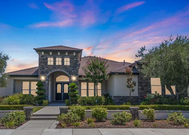 Property at 4104 Woodcastle Way, Bakersfield, CA 93314, 4 beds, 3.5 baths