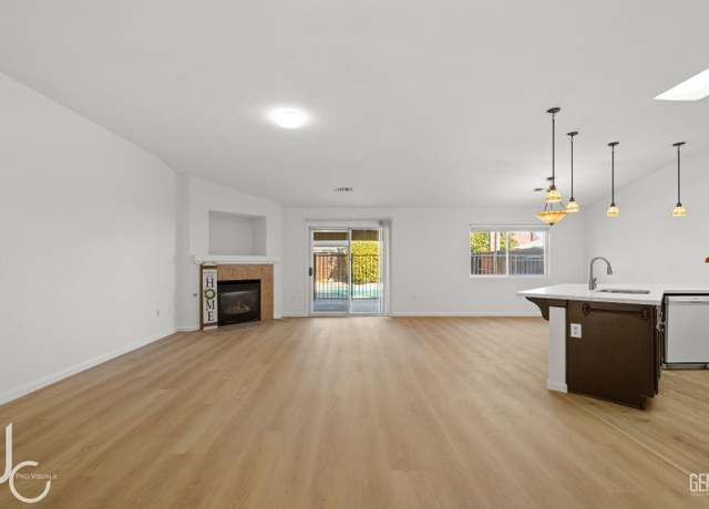 Property at 12804 Marradi Ave, Bakersfield, CA 93312, 4 beds, 2 baths