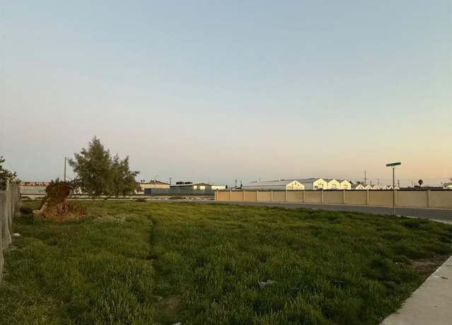 Property at 103 Clifton St, Bakersfield, CA 93307