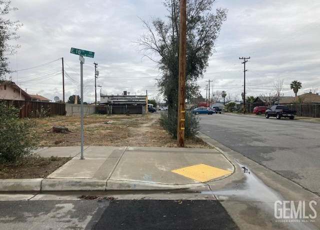 Property at 1030 1030 E 18 St, Bakersfield, CA 93301