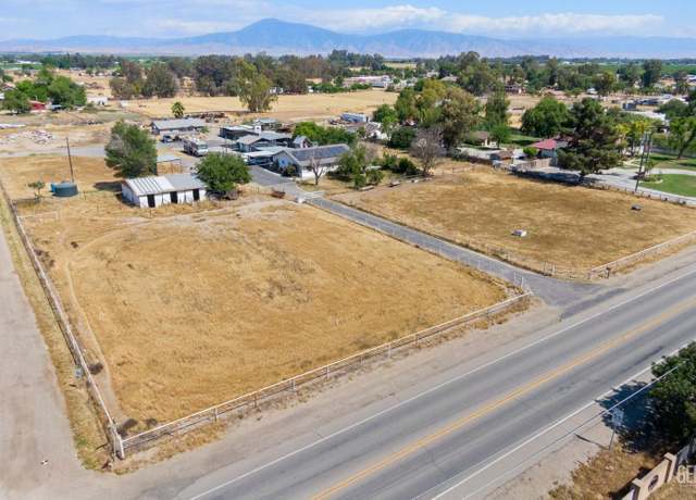 Property at 2541 S Fairfax Rd, Bakersfield, CA 93307, 6 beds, 3.75 baths