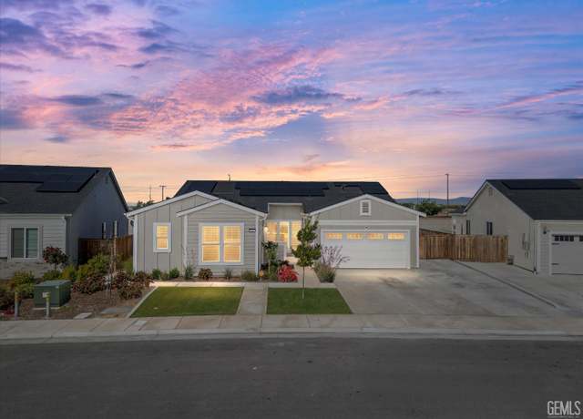 Property at 9520 Parkwood Manor Dr, Shafter, CA 93263, 4 beds, 3 baths