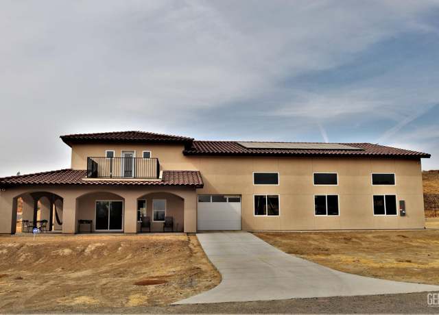 Property at 11000 Rio Frio Dr, Bakersfield, CA 93308, 2 beds, 3 baths