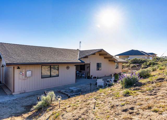 Property at 23761 El Rancho Dr, Tehachapi, CA 93561, 3 beds, 2 baths