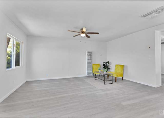 Property at 131 Oak St, Taft, CA 93268, 3 beds, 1 bath