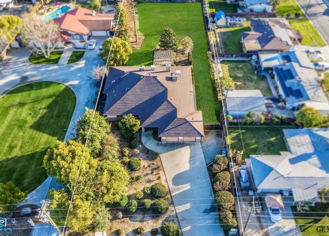 Property at 10701 Meacham Rd, Bakersfield, CA 93312, 3 beds, 2.75 baths