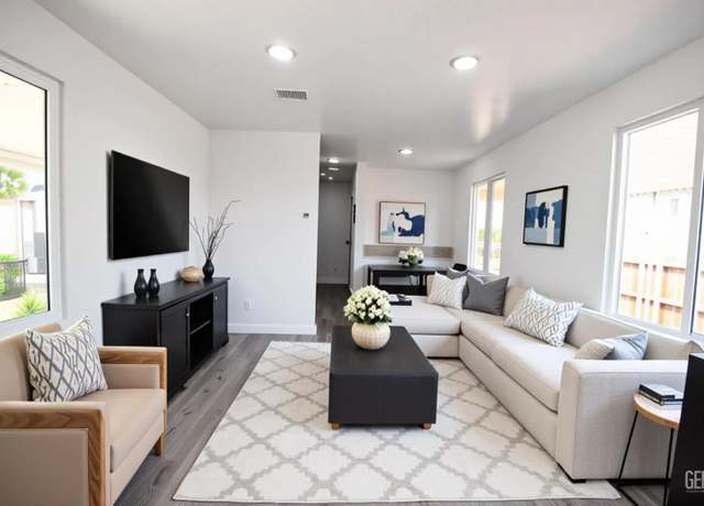 Property at 328 Hickorywood, Bakersfield, CA 93308, 2 beds, 2 baths