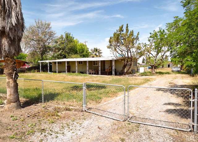 Property at 22640 Acari Rd, Bakersfield, CA 93314, 3 beds, 2 baths