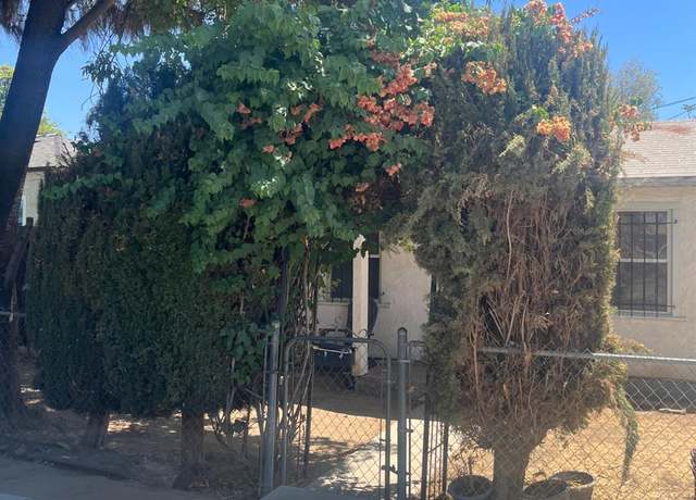 Property at 2419 N Inyo St, Bakersfield, CA 93305, 3 beds, 1 bath