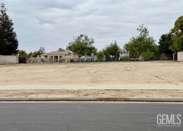 Property at 2401 Parkgate St, Bakersfield, CA 93311