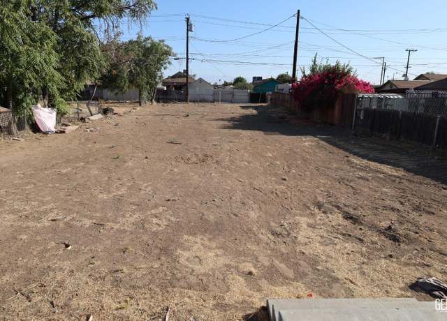 Property at 1411 Lake St, Bakersfield, CA 93305