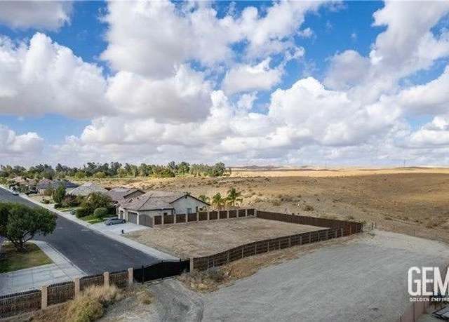 Property at 10672 Titanium Ave, Taft, CA 93268