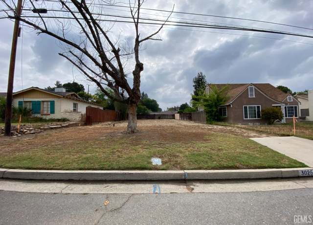 Property at 3025 Alta Vista Dr, Bakersfield, CA 93305