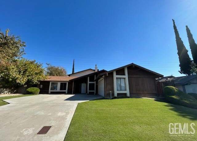 Property at 2913 La Costa St, Bakersfield, CA 93306, 9 beds, 5 baths