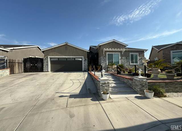 Property at 5917 Hawthorn Tree Ln, Bakersfield, CA 93313, 5 beds, 3 baths