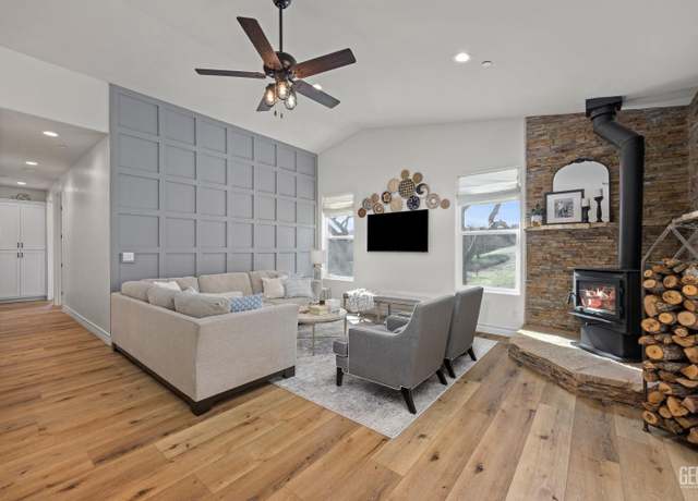 Property at 29560 Stallion Springs Dr, Tehachapi, CA 93561, 3 beds, 2 baths