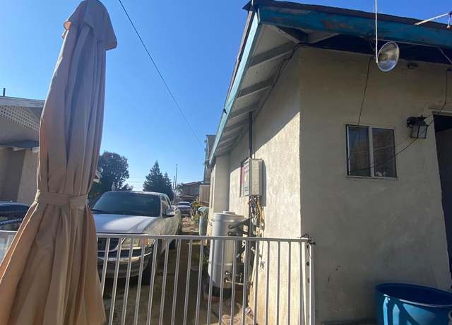 Property at 706 L St, Bakersfield, CA 93304, 3 beds, 1 bath