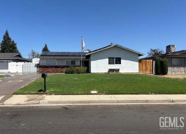 Property at 406 McKelvey Ave, Bakersfield, CA 93308, 3 beds, 2 baths